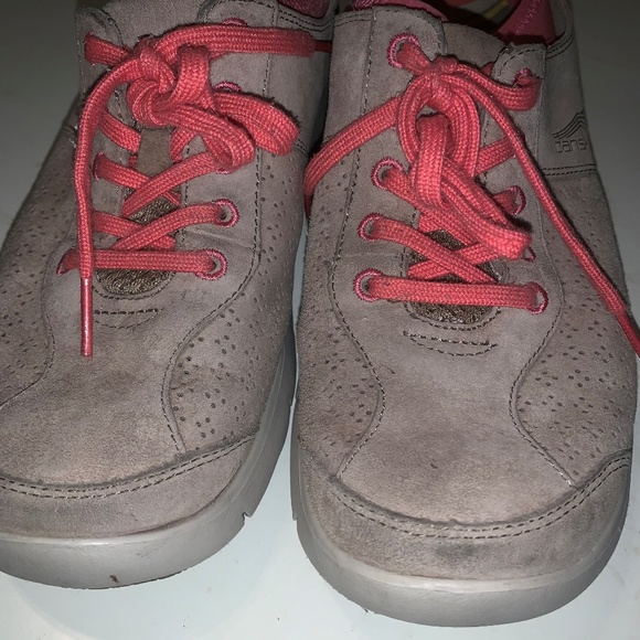 dansko suede shoes